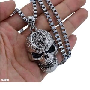 Silver Skull Pendant Necklace‎
